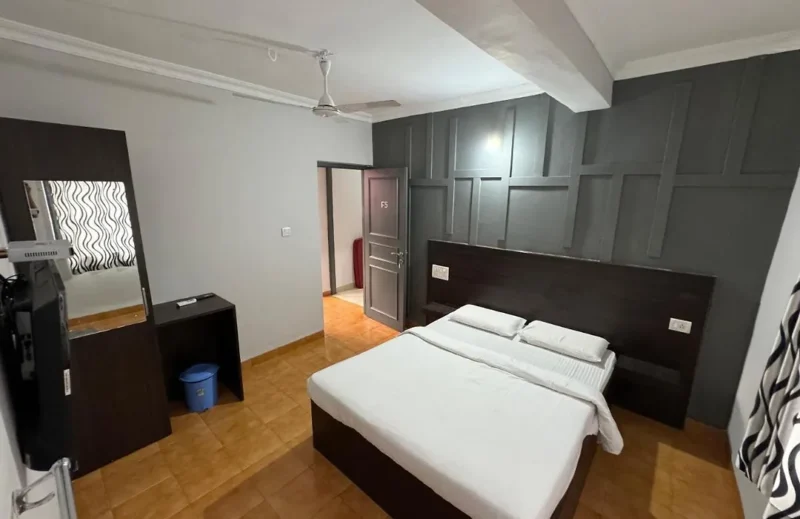 Deluxe Room - Image 2